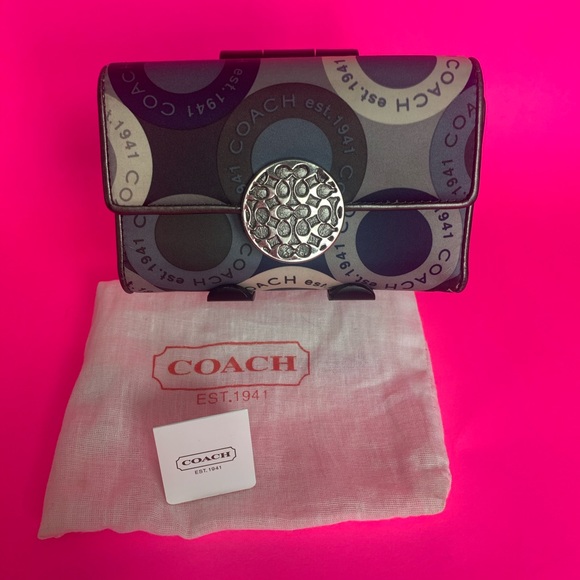 🌸Coach Wallet - Picture 1 of 3